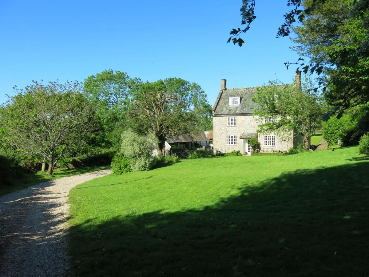 Horseshoe Barn Аксминстер Экстерьер фото